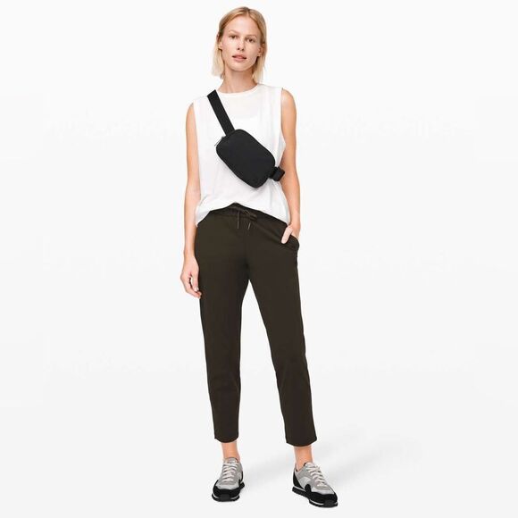 Lululemon Everywhere Belt Bag *Crinkle Nylon 1L Black - Picture 2 of 10